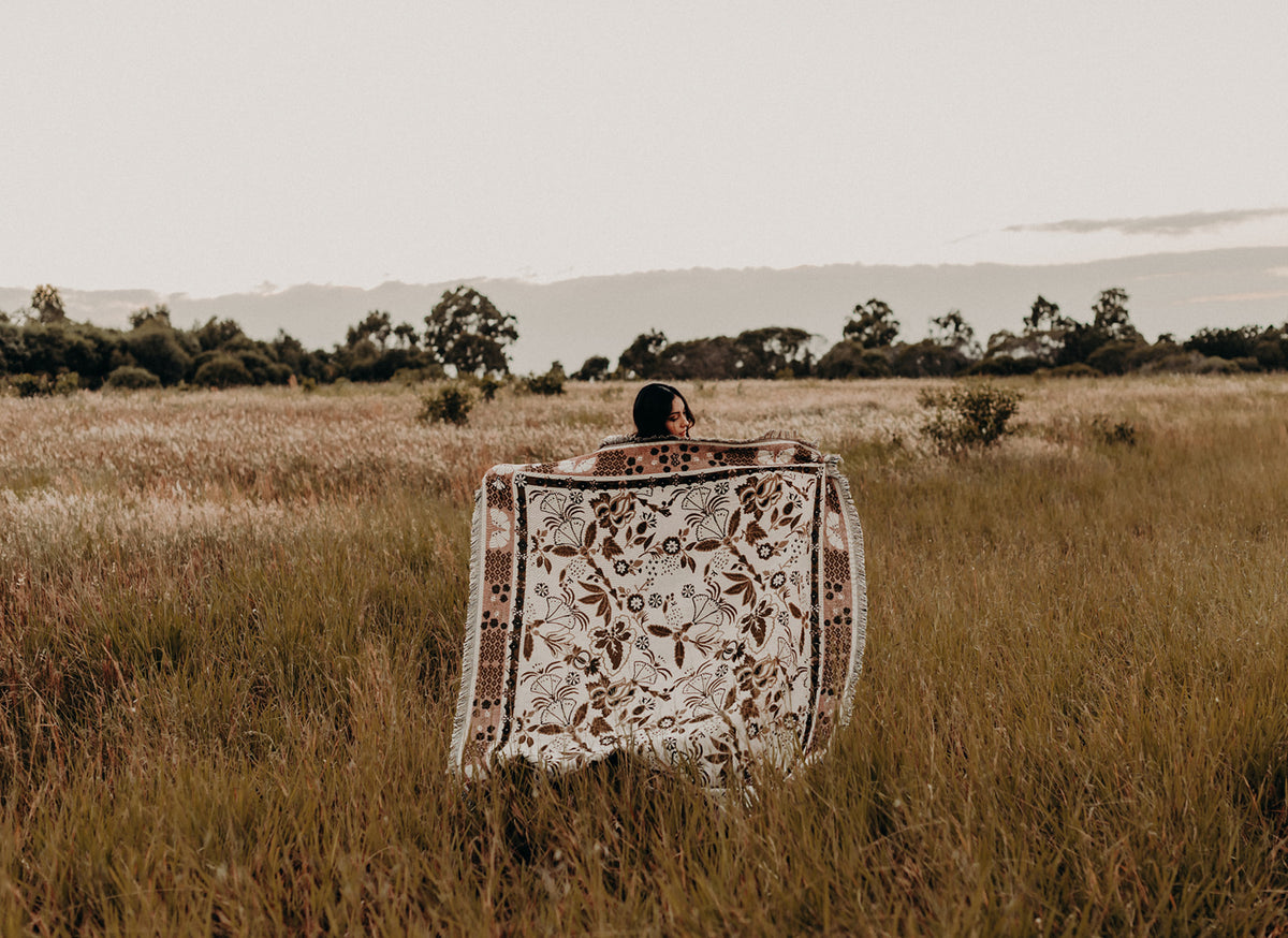Eleanor Rigby' Woven Cotton Throw Rug Picnic Blanket – Hendeer