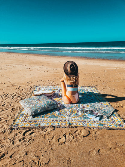 Every Little Thing' Woven Picnic Rug / Throw